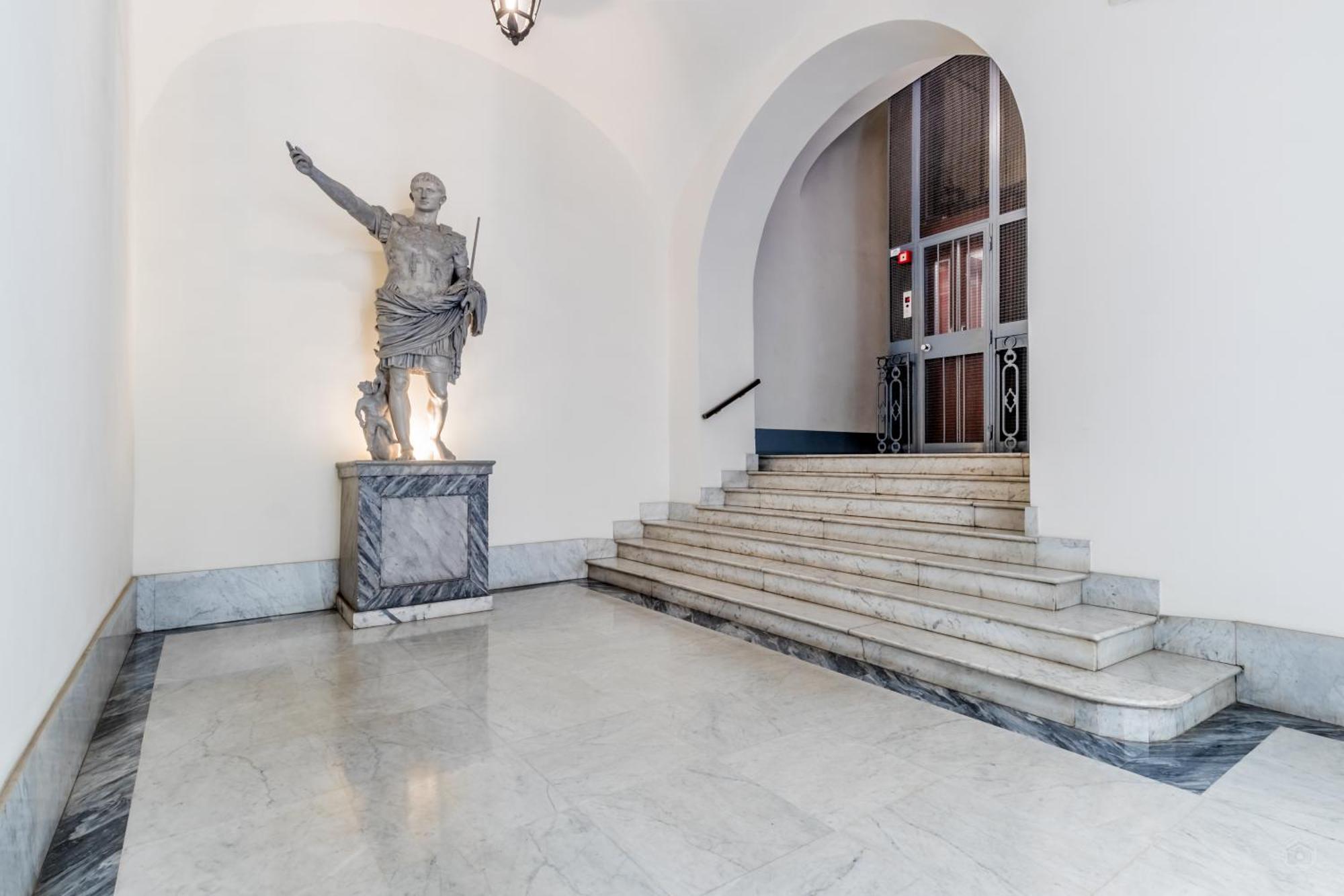 Attico Nel Cuore Di Roma Con Box Privato Per Auto Exterior photo