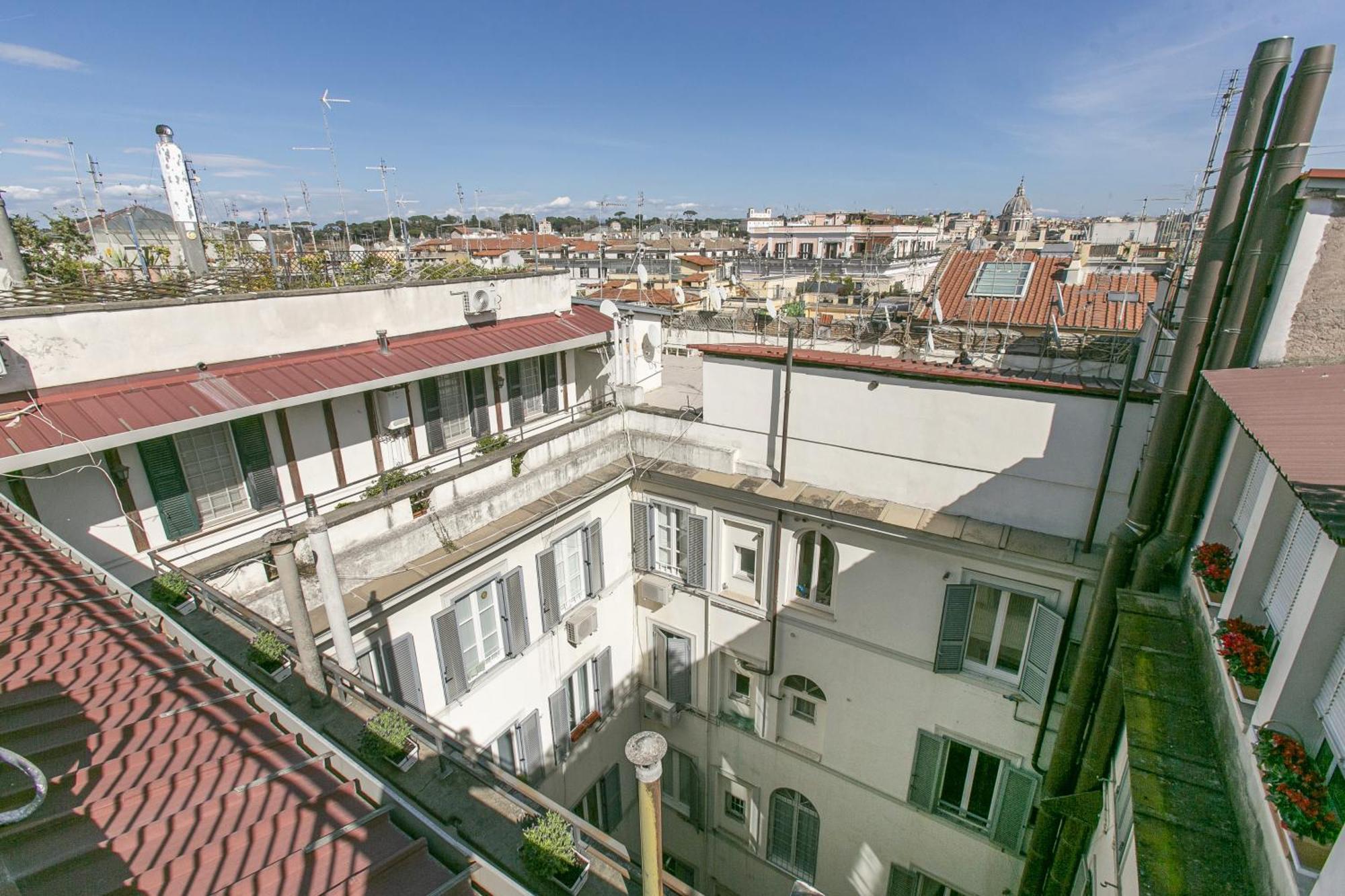 Attico Nel Cuore Di Roma Con Box Privato Per Auto Exterior photo